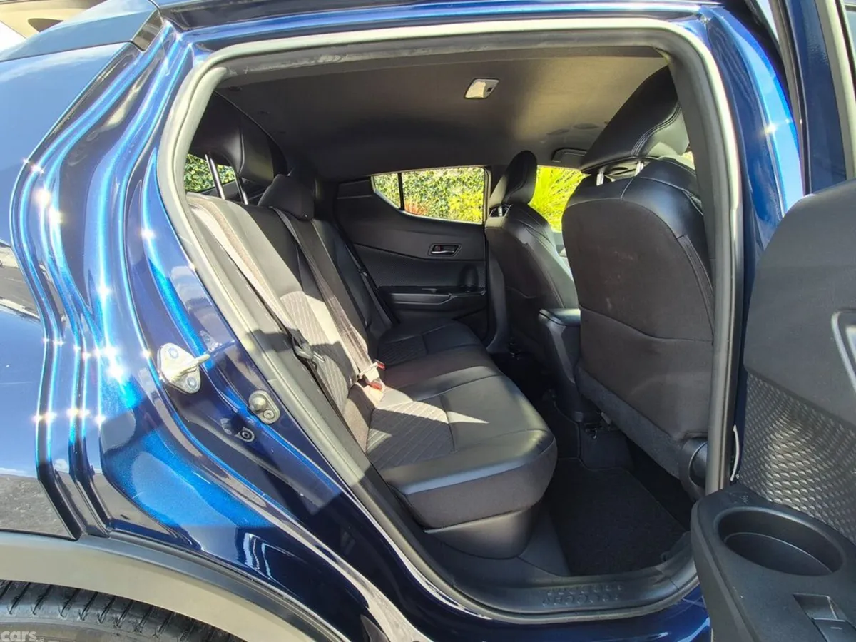 Toyota C-HR SUV, Petrol Hybrid, 2021, Blue