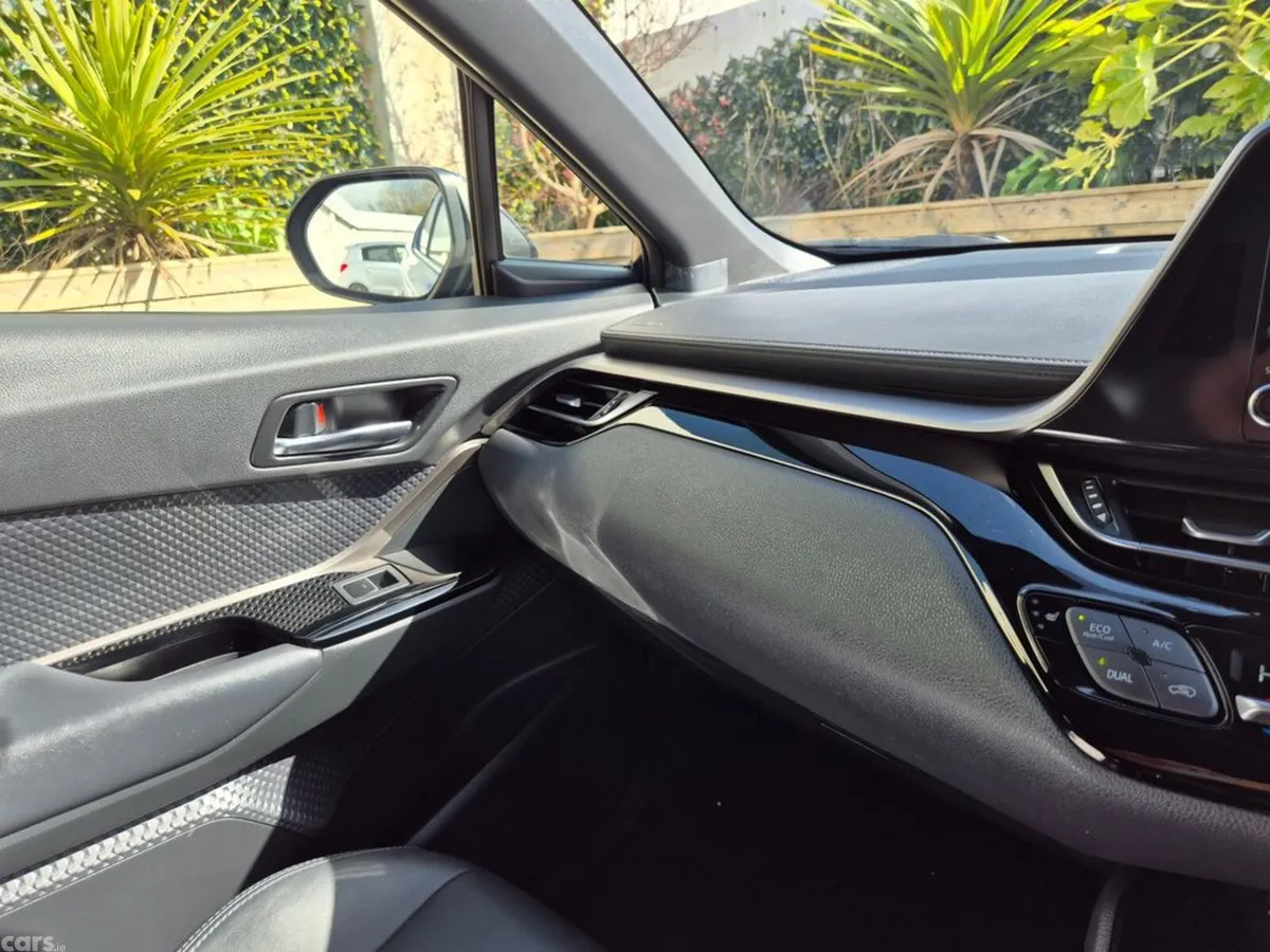Toyota C-HR SUV, Petrol Hybrid, 2021, Blue