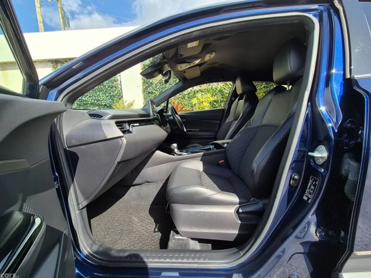 Toyota C-HR SUV, Petrol Hybrid, 2021, Blue