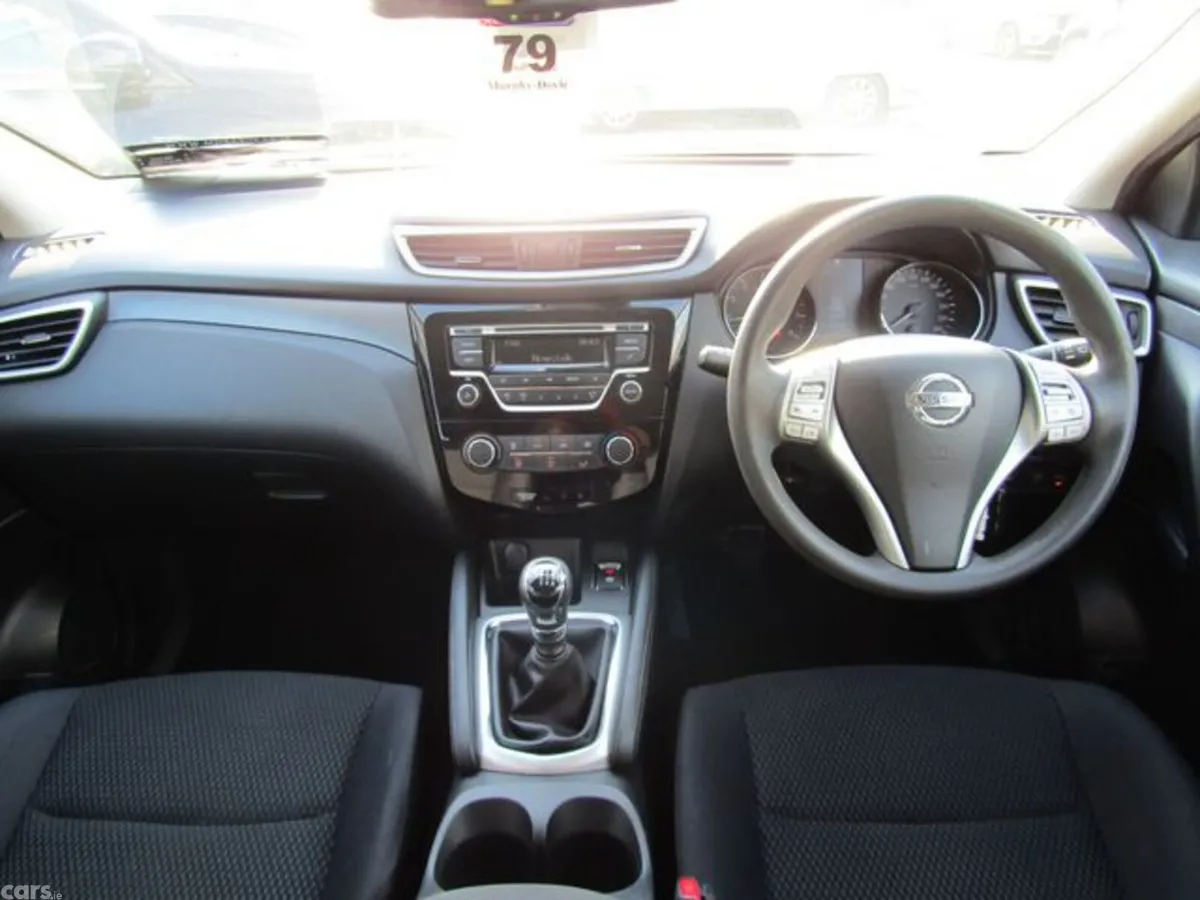 Nissan Qashqai MPV, Petrol, 2016, Brown