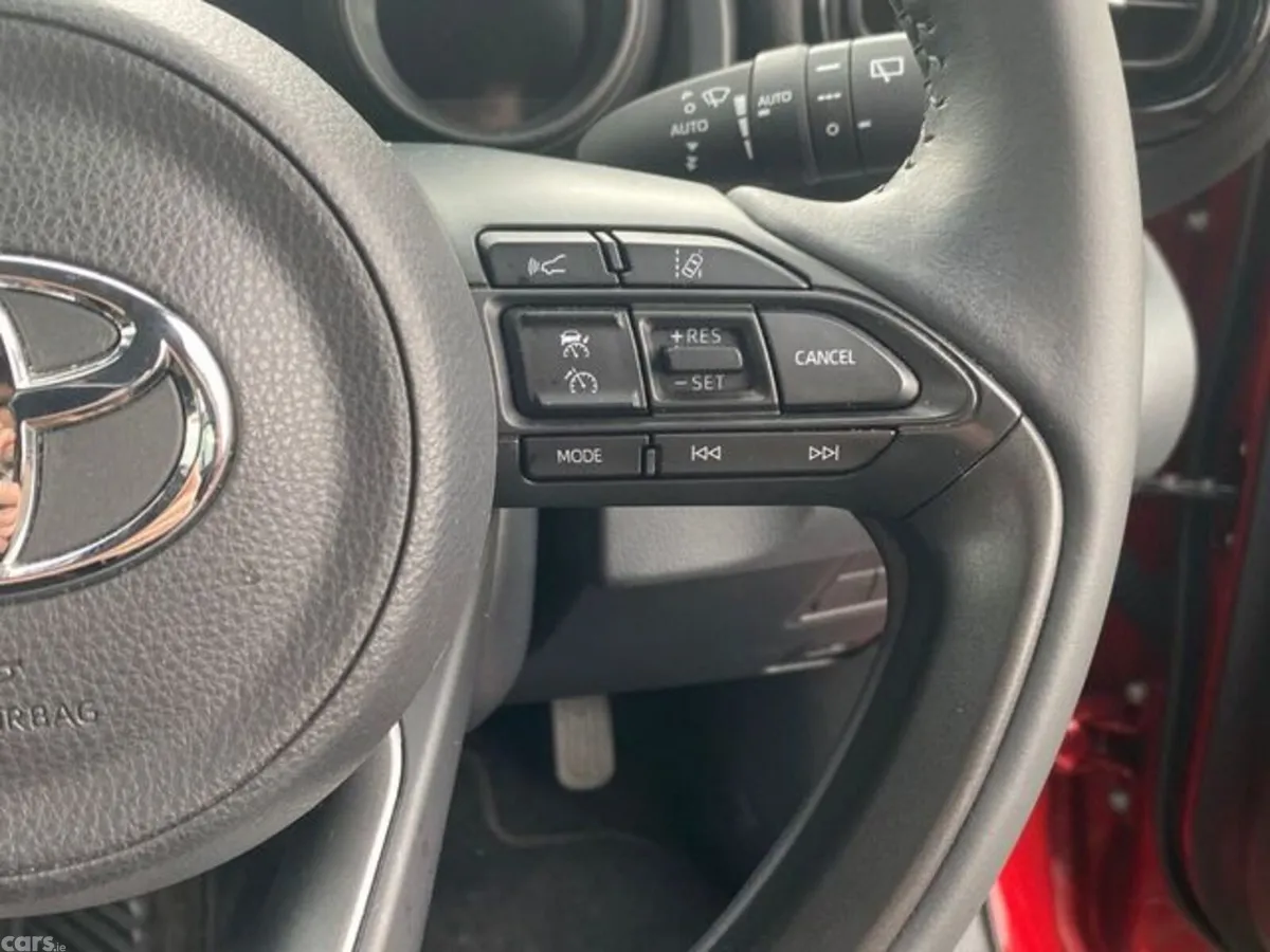 Toyota Yaris Hatchback, Petrol Hybrid, 2023, Red