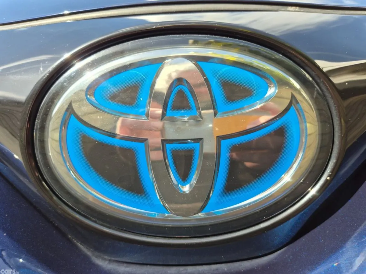 Toyota C-HR SUV, Petrol Hybrid, 2021, Blue