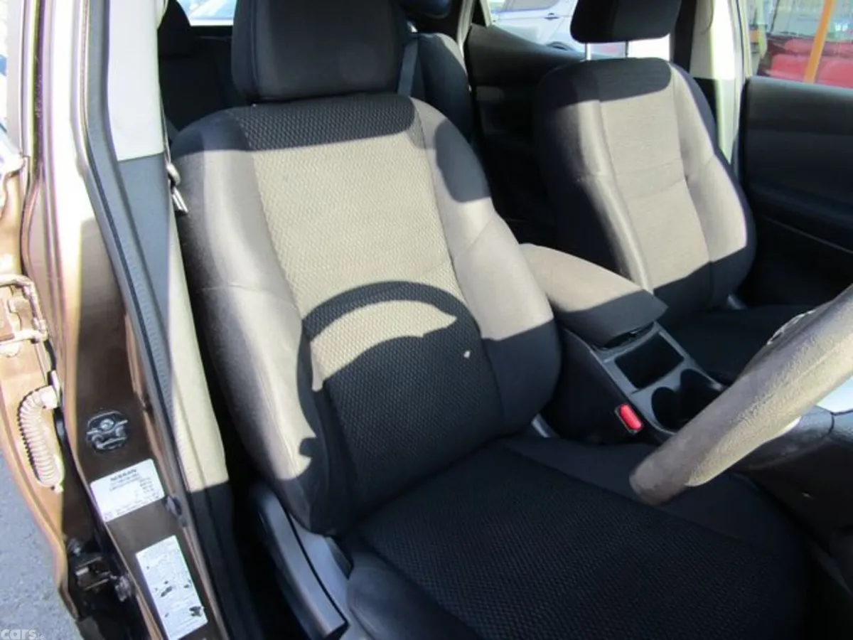 Nissan Qashqai MPV, Petrol, 2016, Brown