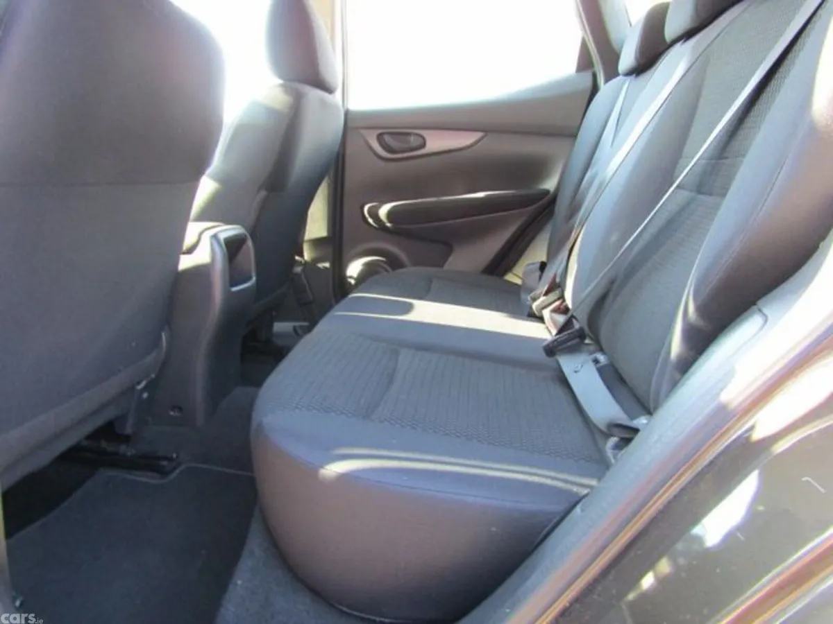 Nissan Qashqai MPV, Petrol, 2016, Brown