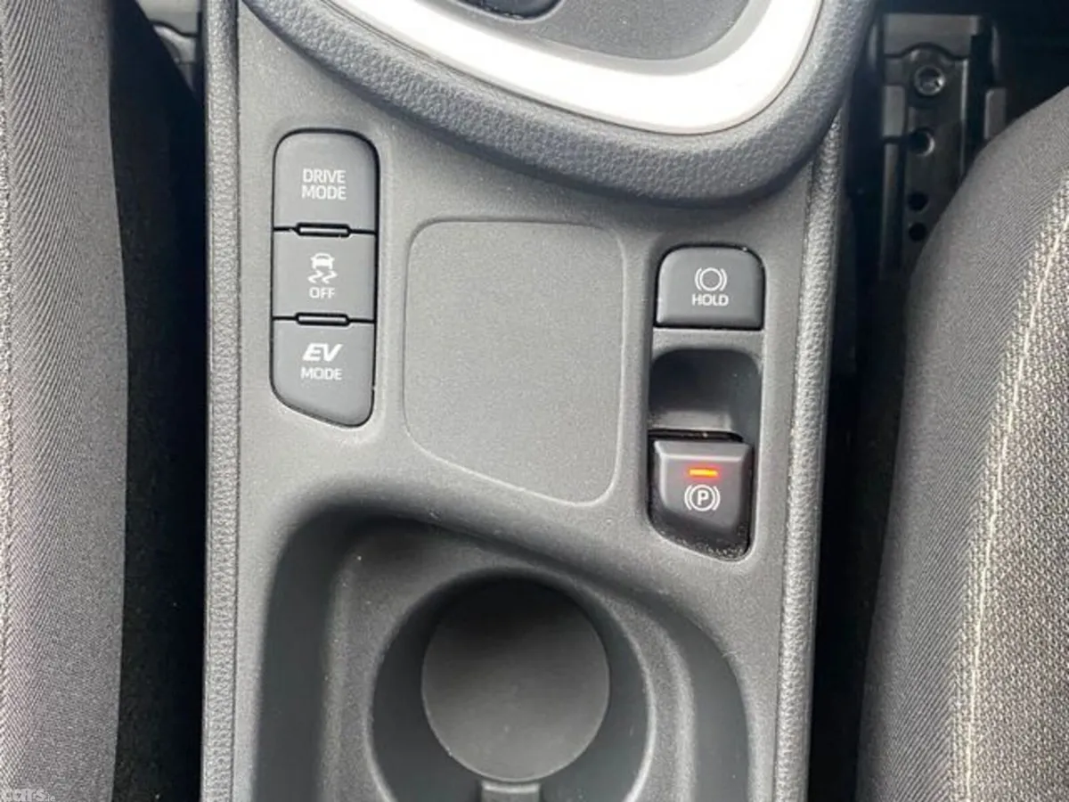 Toyota Yaris Hatchback, Petrol Hybrid, 2023, Red