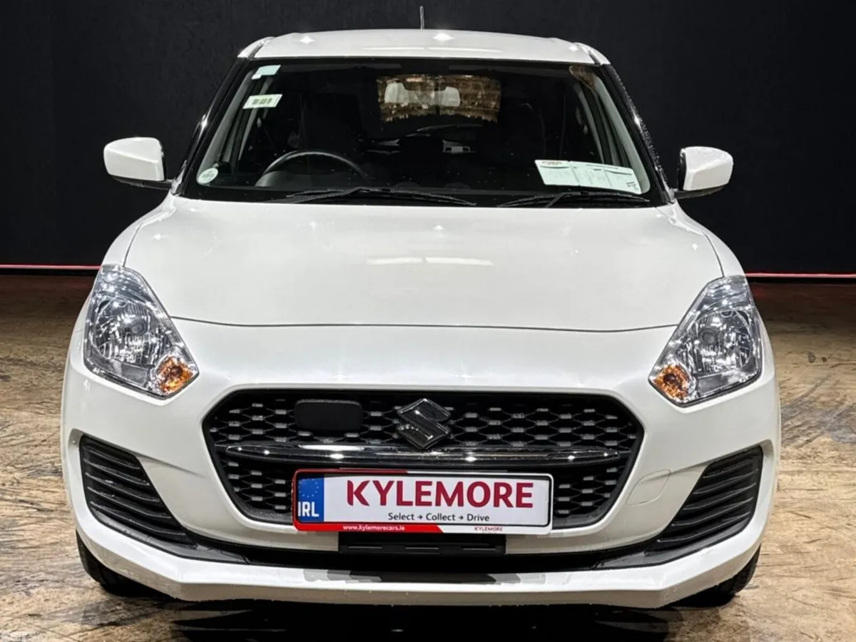 Suzuki Swift Hatchback, Petrol Hybrid, 2023, White