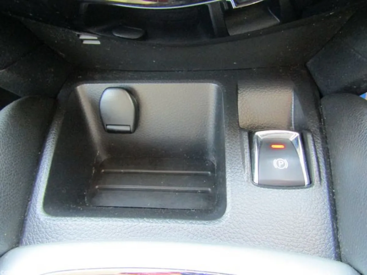 Nissan Qashqai MPV, Petrol, 2016, Brown