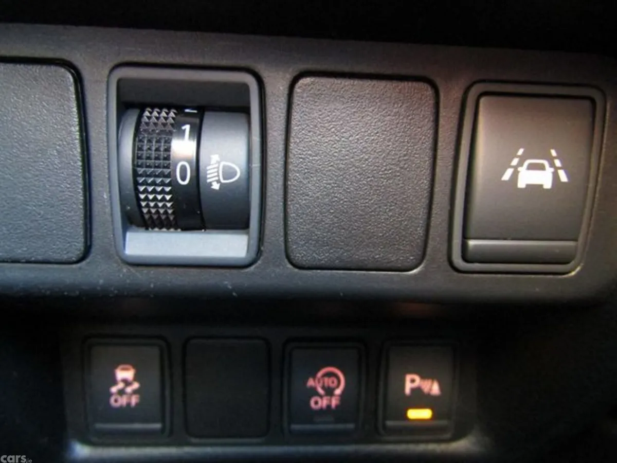 Nissan Qashqai MPV, Petrol, 2016, Brown