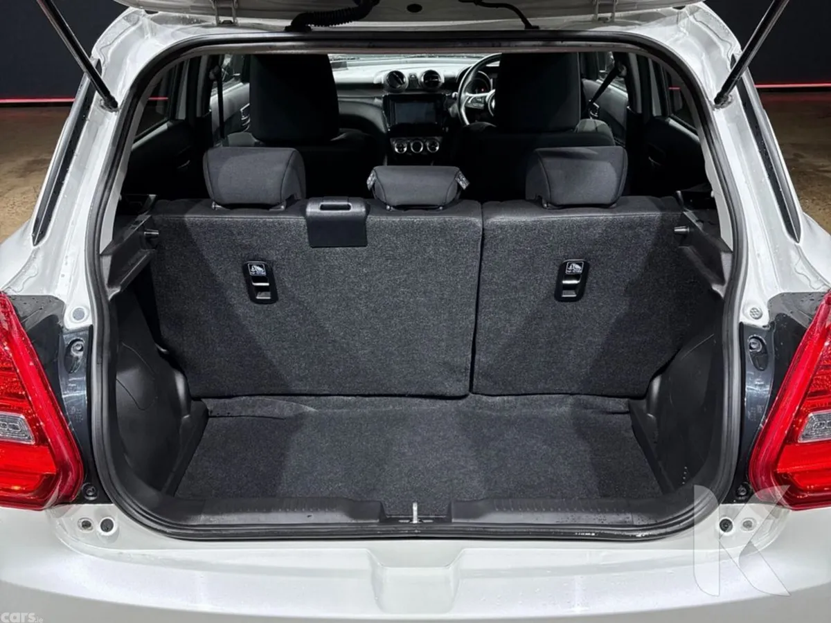 Suzuki Swift Hatchback, Petrol Hybrid, 2023, White