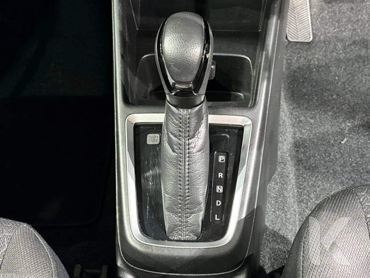Suzuki Swift Hatchback, Petrol Hybrid, 2023, White