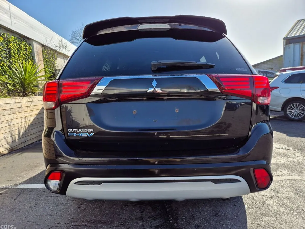 Mitsubishi Outlander Estate, Petrol Plug-in Hybrid, 2021, Black
