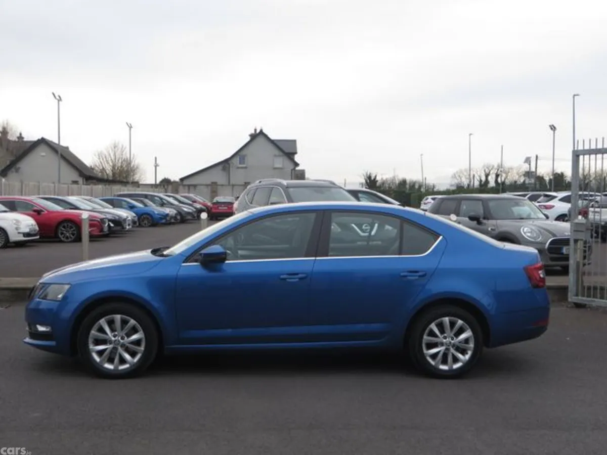 Skoda Octavia Saloon, Petrol, 2020, Blue
