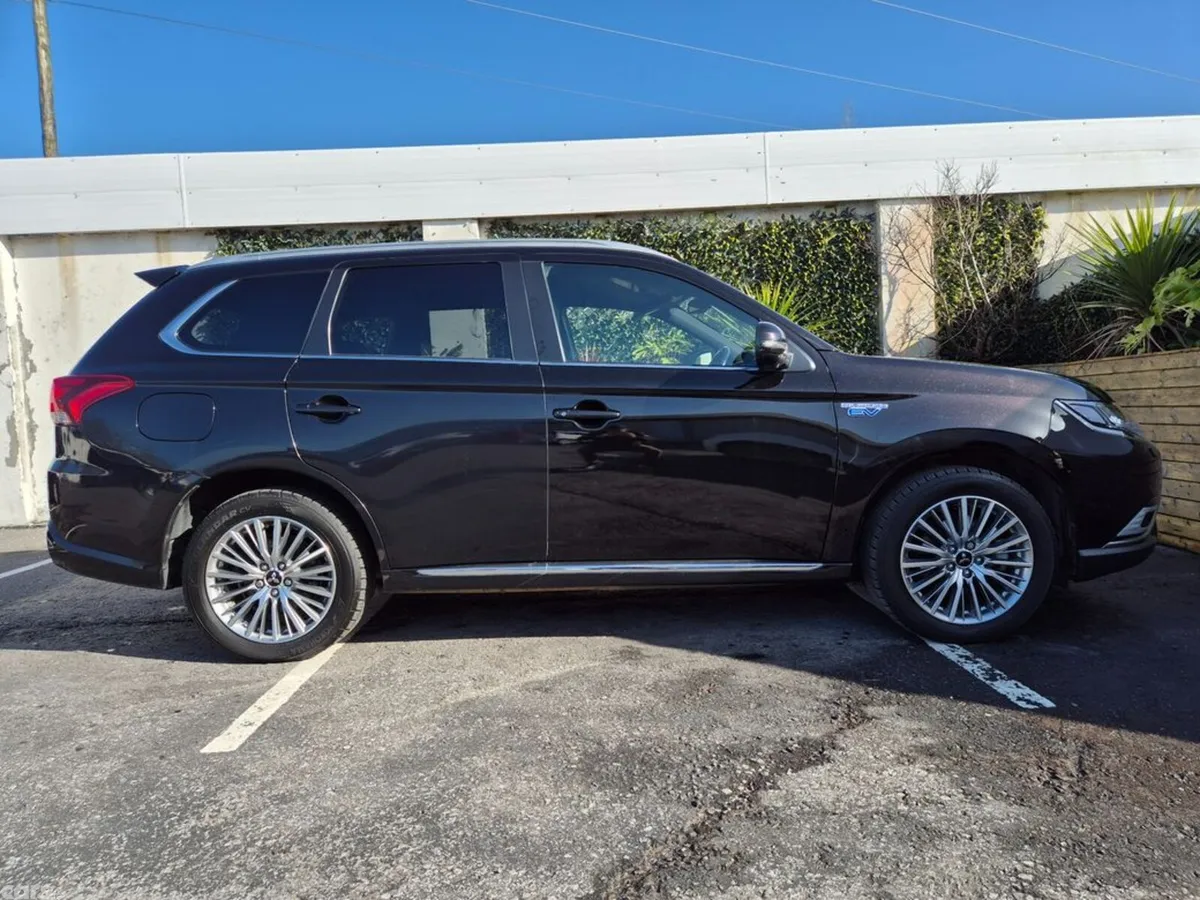 Mitsubishi Outlander Estate, Petrol Plug-in Hybrid, 2021, Black