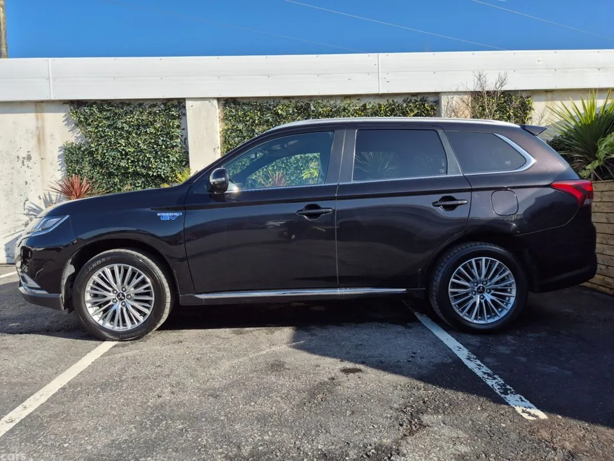 Mitsubishi Outlander Estate, Petrol Plug-in Hybrid, 2021, Black