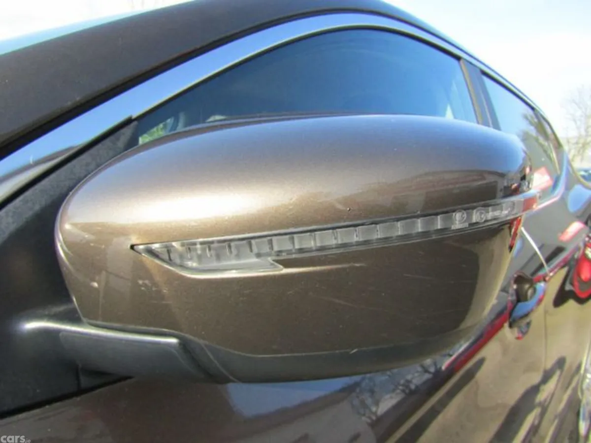 Nissan Qashqai MPV, Petrol, 2016, Brown