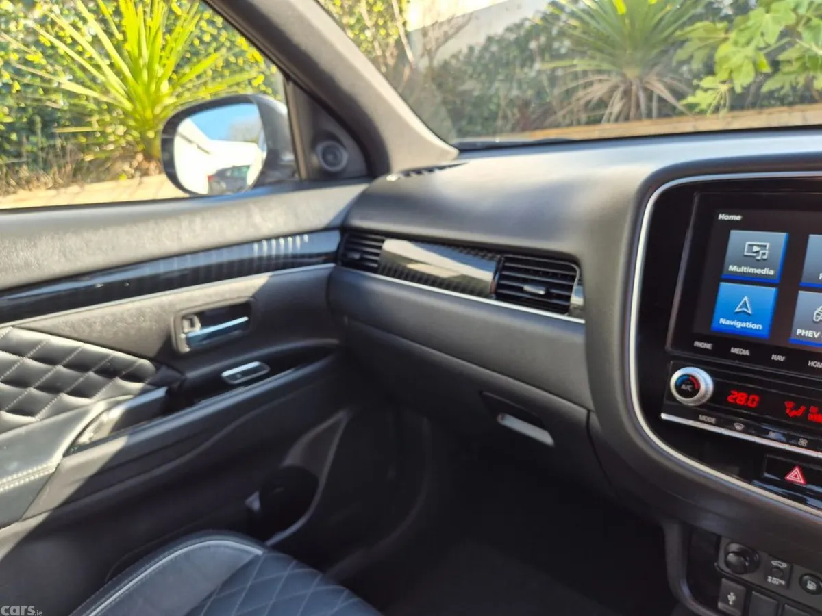 Mitsubishi Outlander Estate, Petrol Plug-in Hybrid, 2021, Black