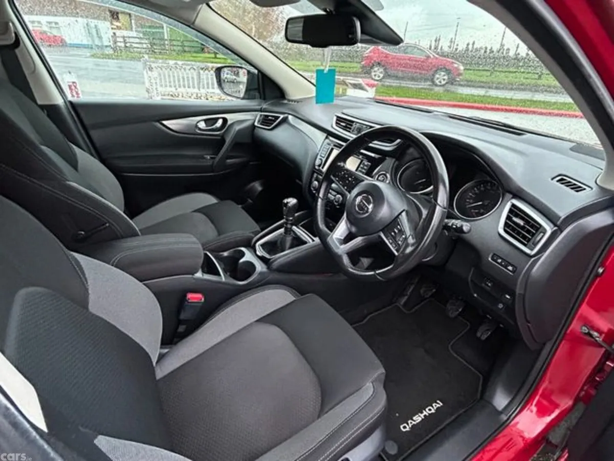 Nissan Qashqai MPV, Diesel, 2019, Red