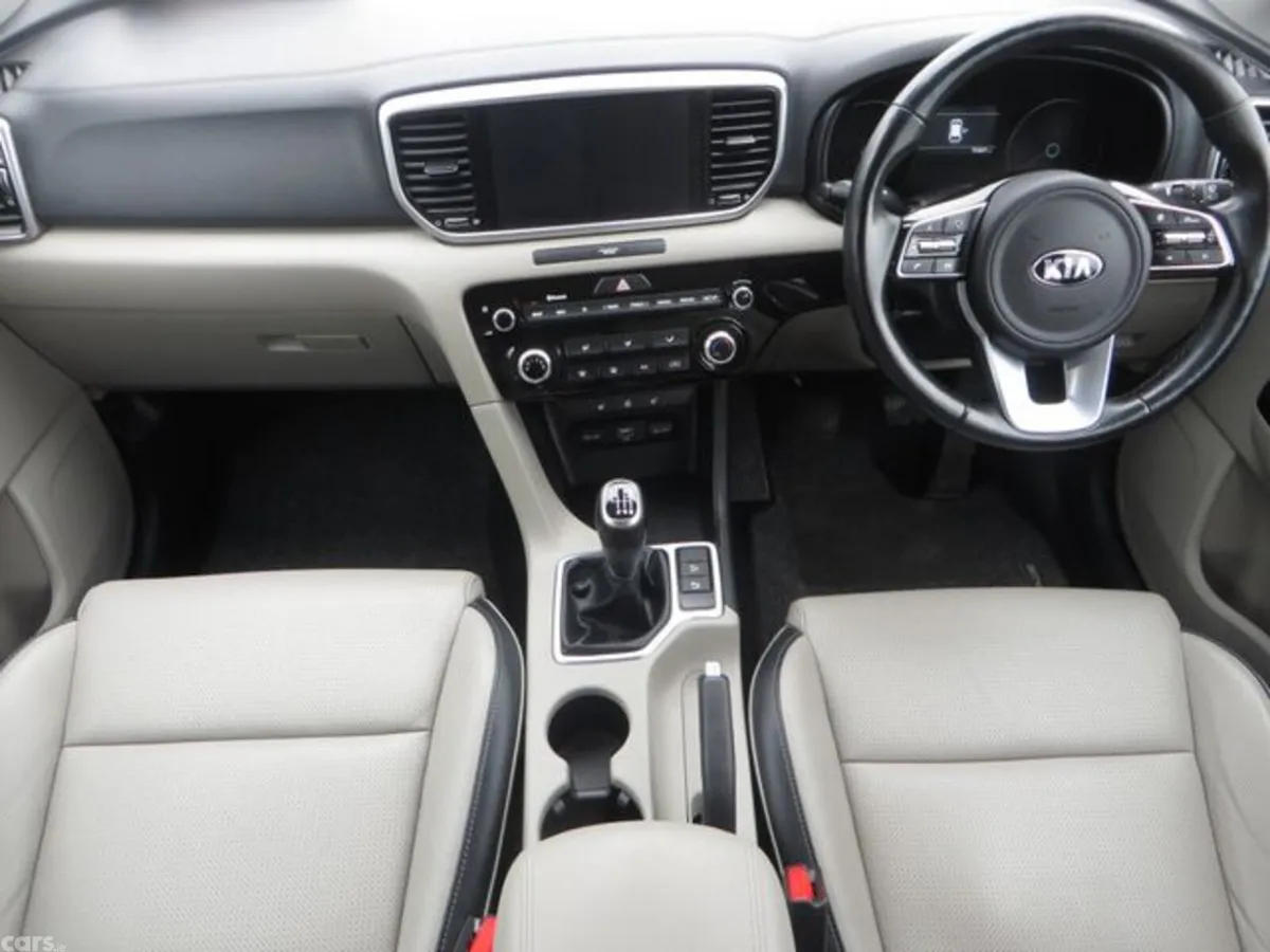 Kia Sportage MPV, Diesel Hybrid, 2021, White
