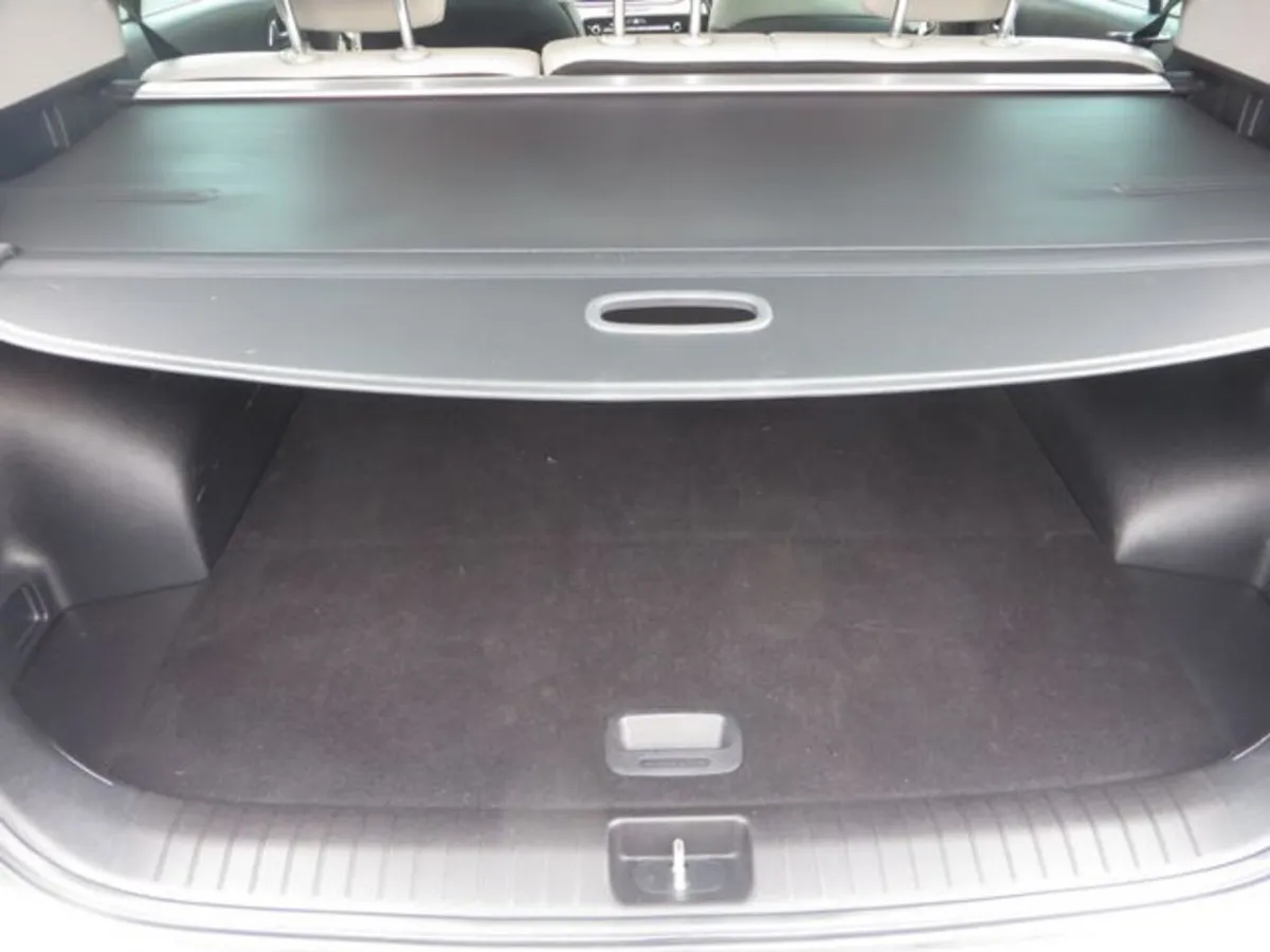 Kia Sportage MPV, Diesel Hybrid, 2021, White