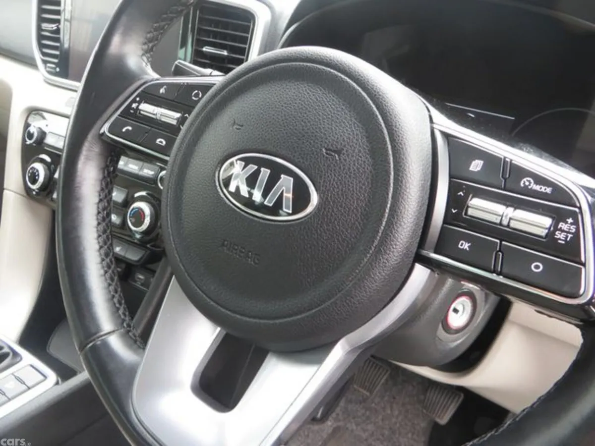 Kia Sportage MPV, Diesel Hybrid, 2021, White