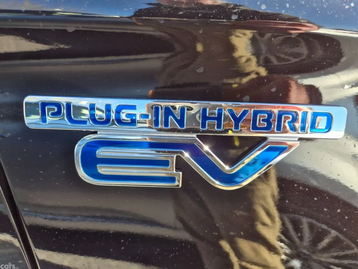 Mitsubishi Outlander Estate, Petrol Plug-in Hybrid, 2021, Black