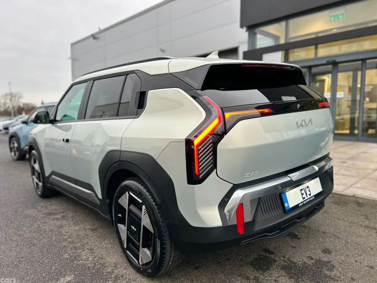 Kia EV3 SUV, Electric, 2027, Silver