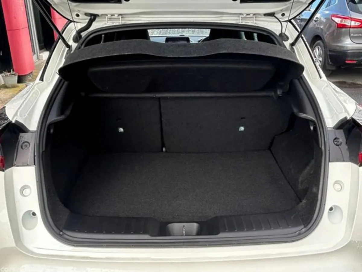 Nissan Juke MPV, Petrol, 2023, White