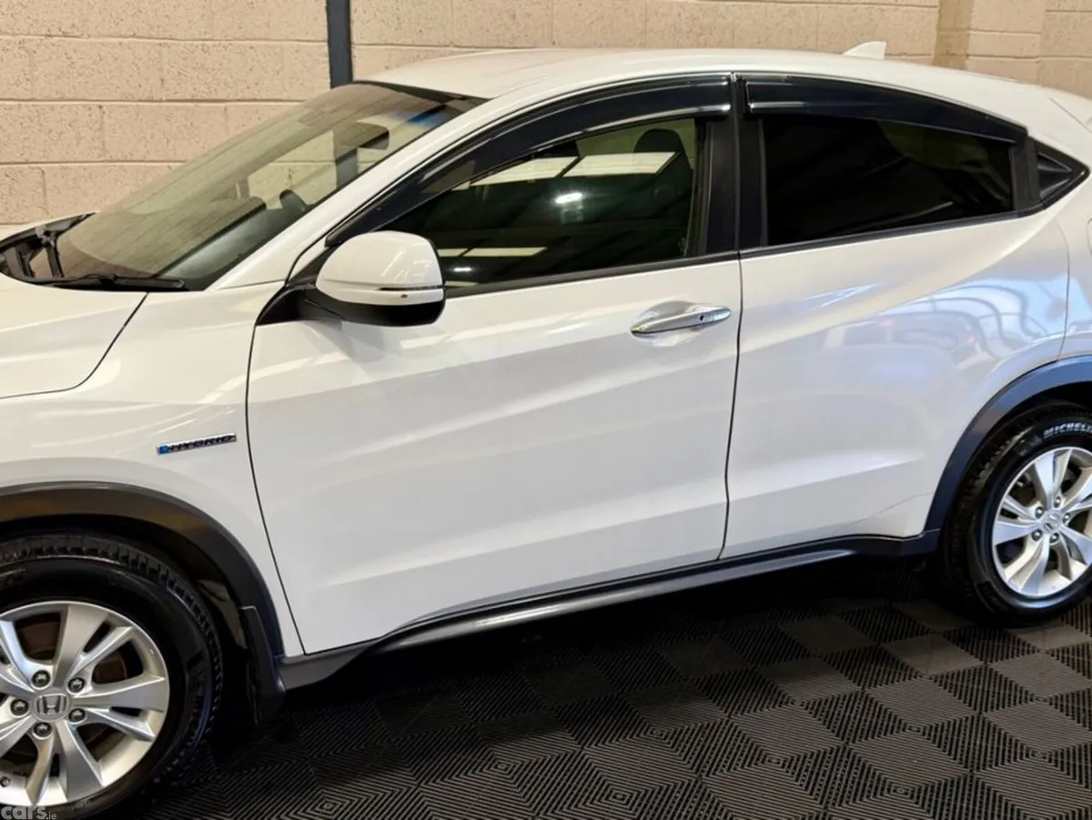 Honda Vezel SUV, Petrol Hybrid, 2014, White