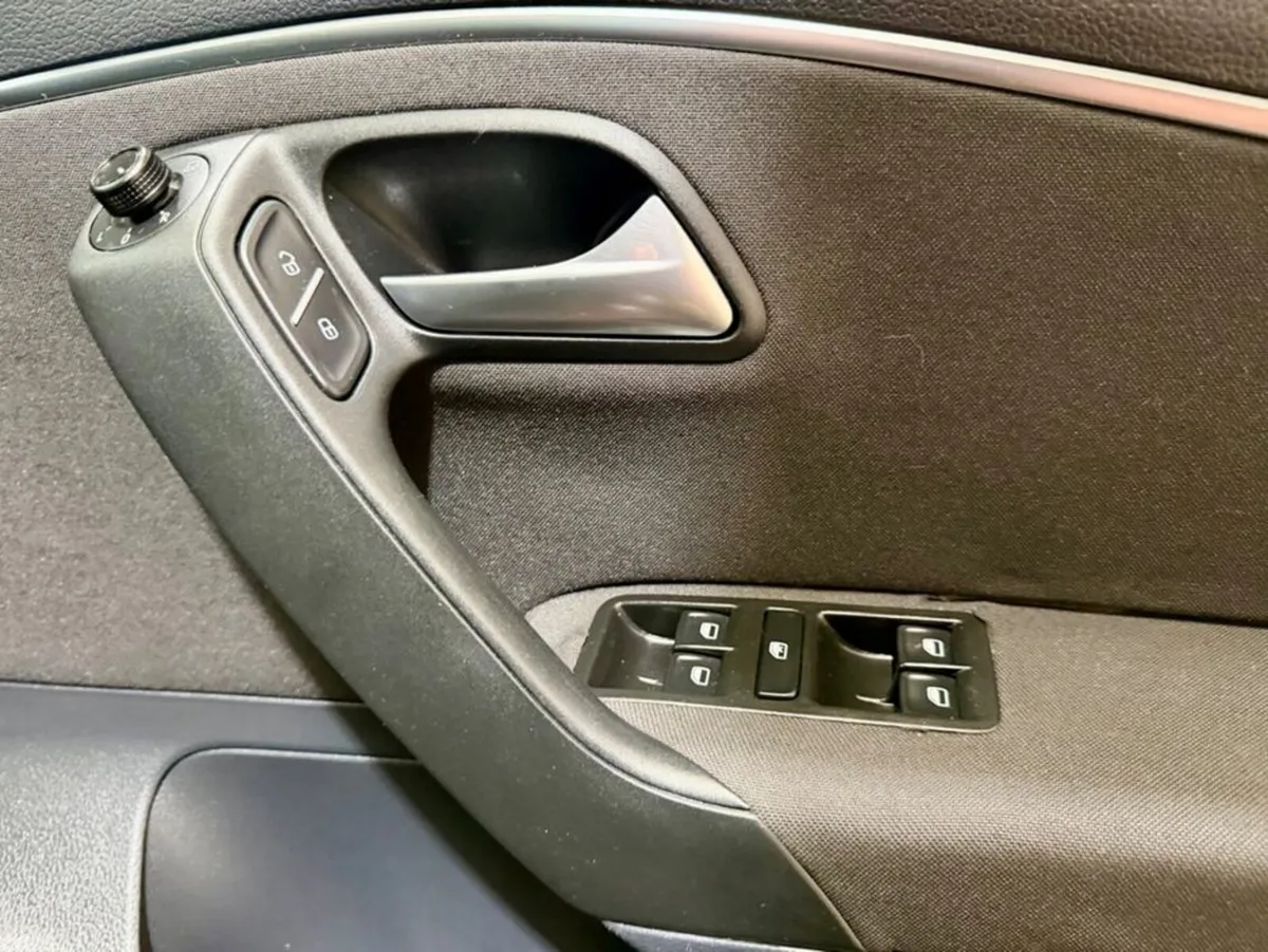 Volkswagen Polo Hatchback, Petrol, 2014, Brown