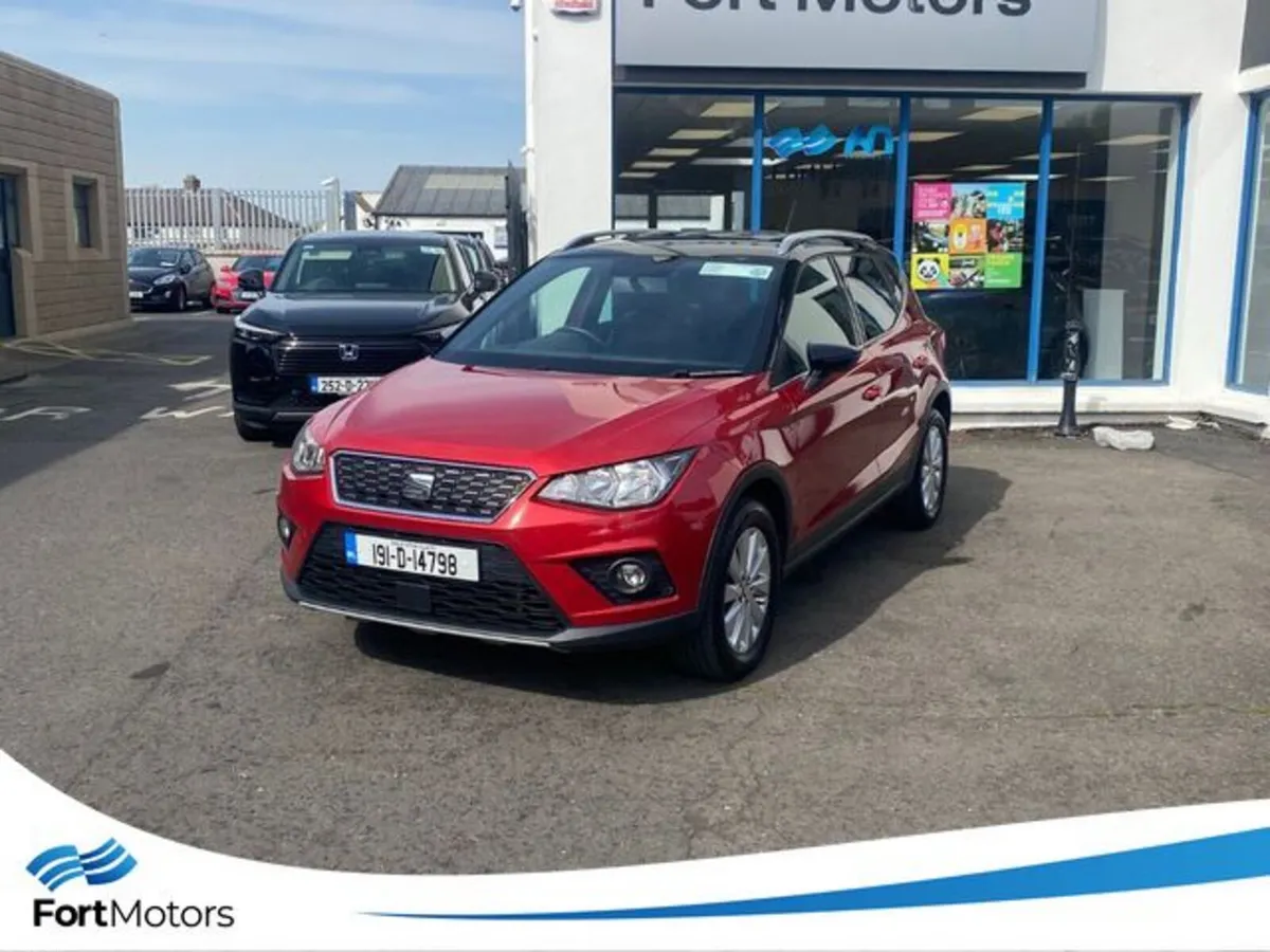 SEAT Arona Hatchback, Petrol, 2019, Red