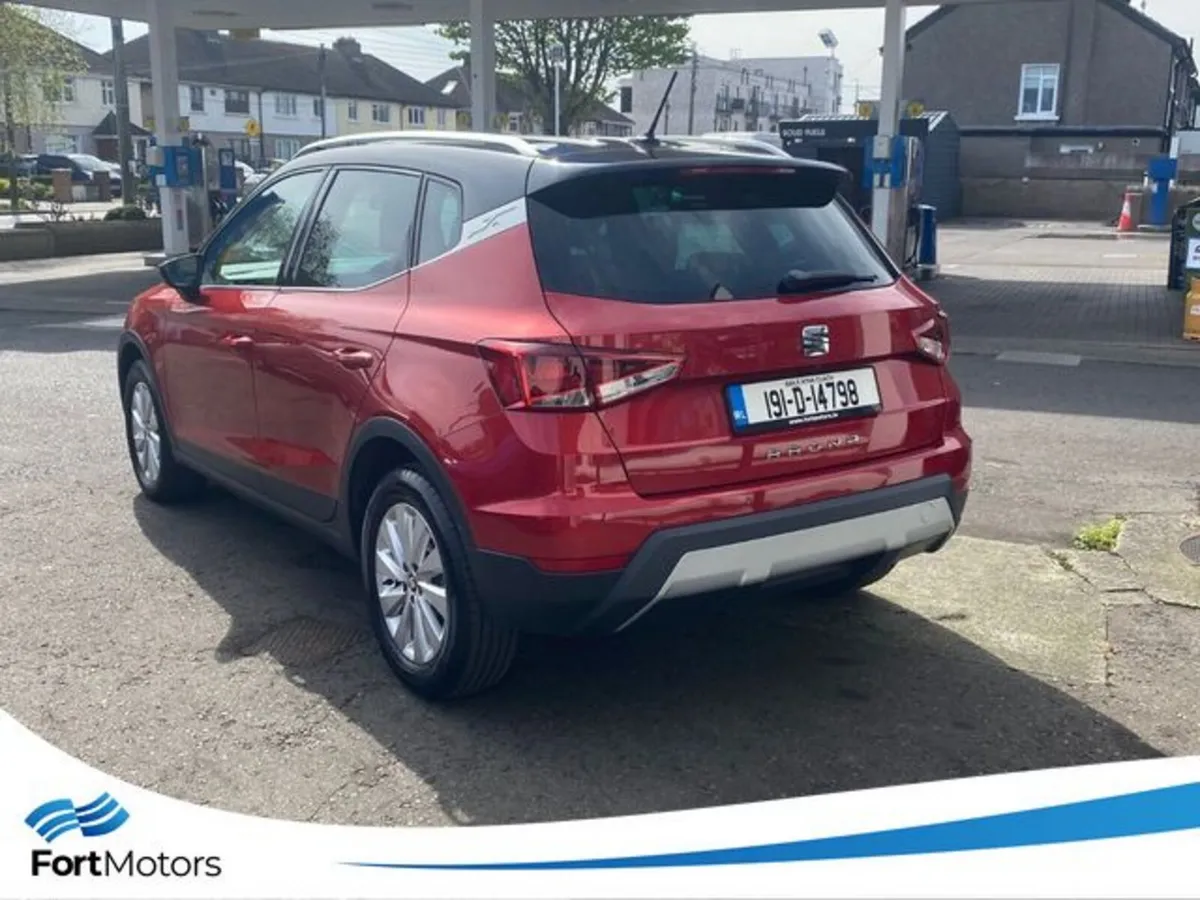 SEAT Arona Hatchback, Petrol, 2019, Red