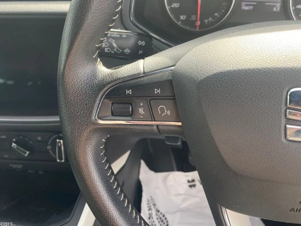 SEAT Arona Hatchback, Petrol, 2019, Red
