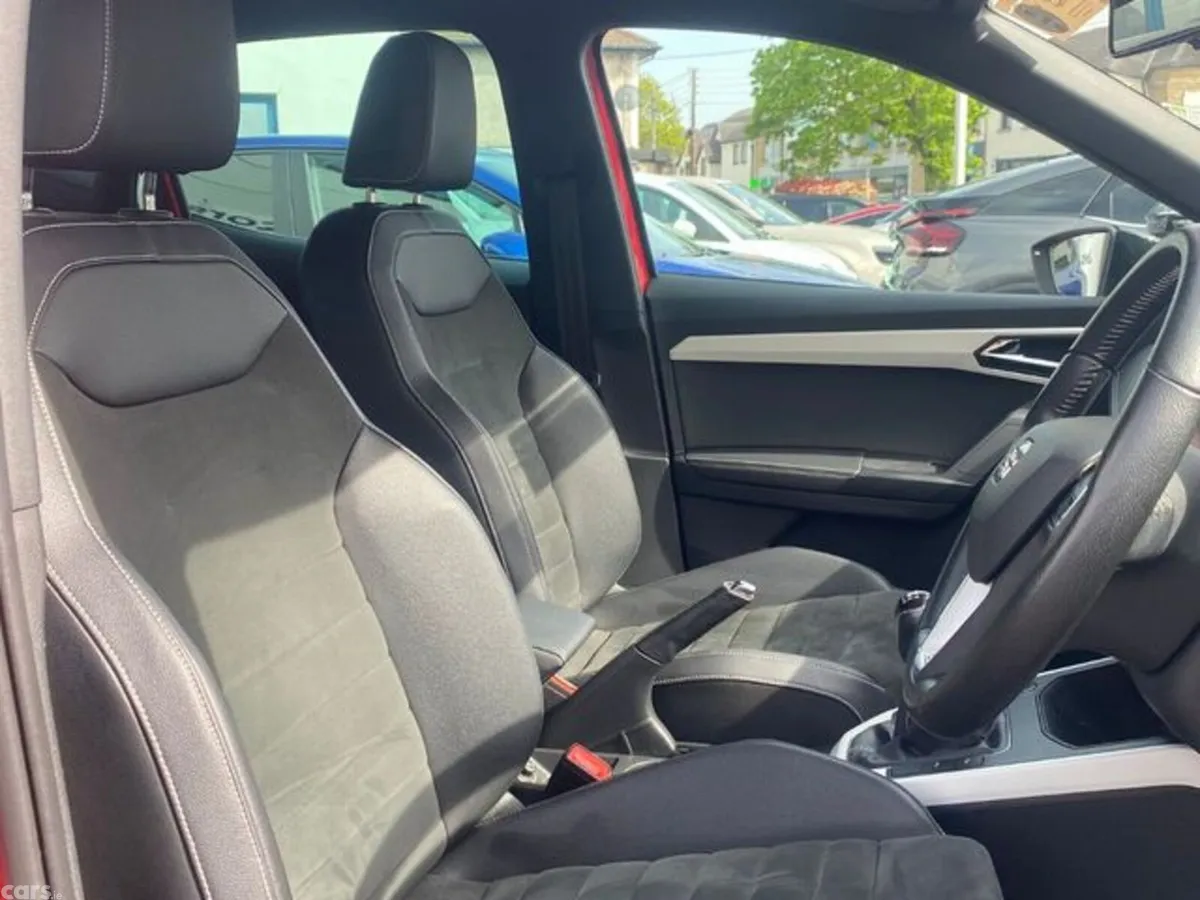 SEAT Arona Hatchback, Petrol, 2019, Red