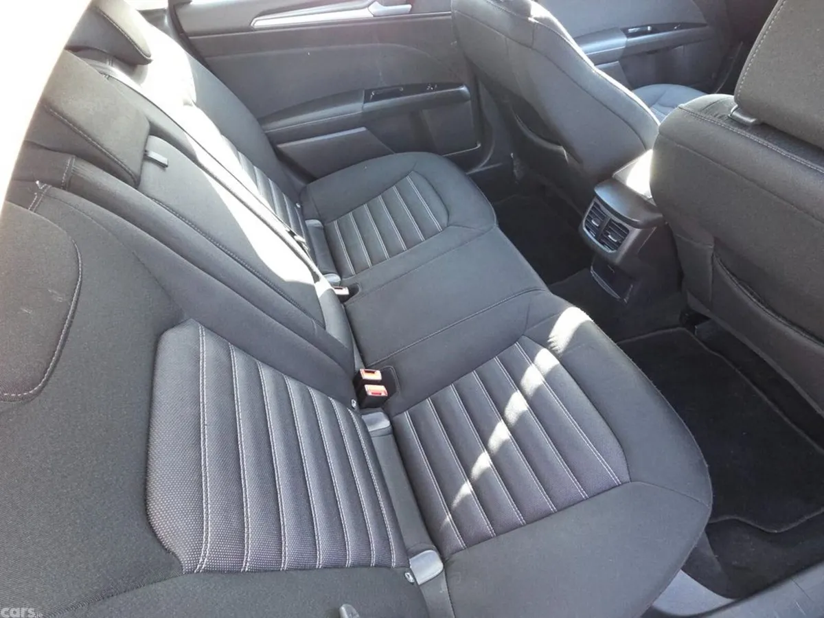 Ford Mondeo Hatchback, Diesel, 2017, Black
