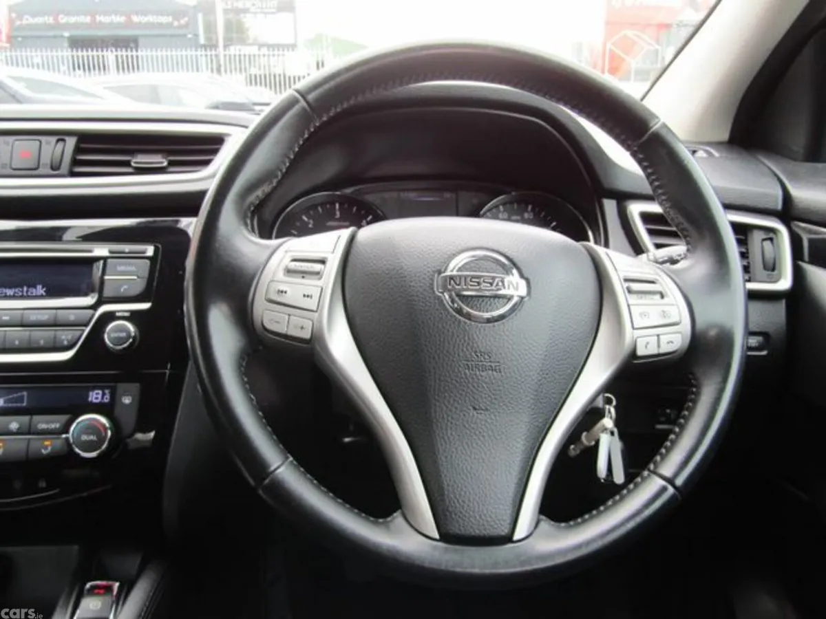 Nissan Qashqai Hatchback, Diesel, 2014, Black