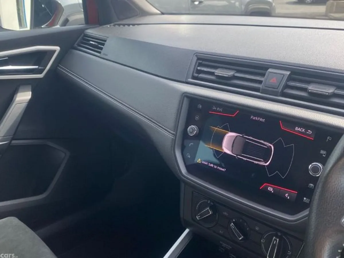 SEAT Arona Hatchback, Petrol, 2019, Red