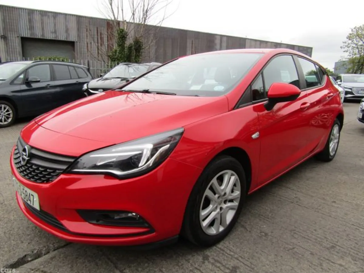 Opel Astra Hatchback, Petrol, 2017, Red