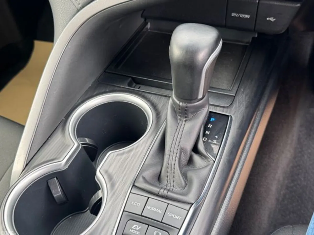 Toyota Camry Saloon, Petrol Hybrid, 2021, Black