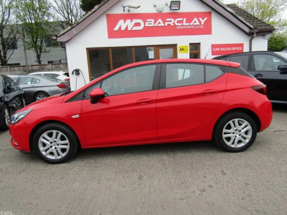 Opel Astra Hatchback, Petrol, 2017, Red