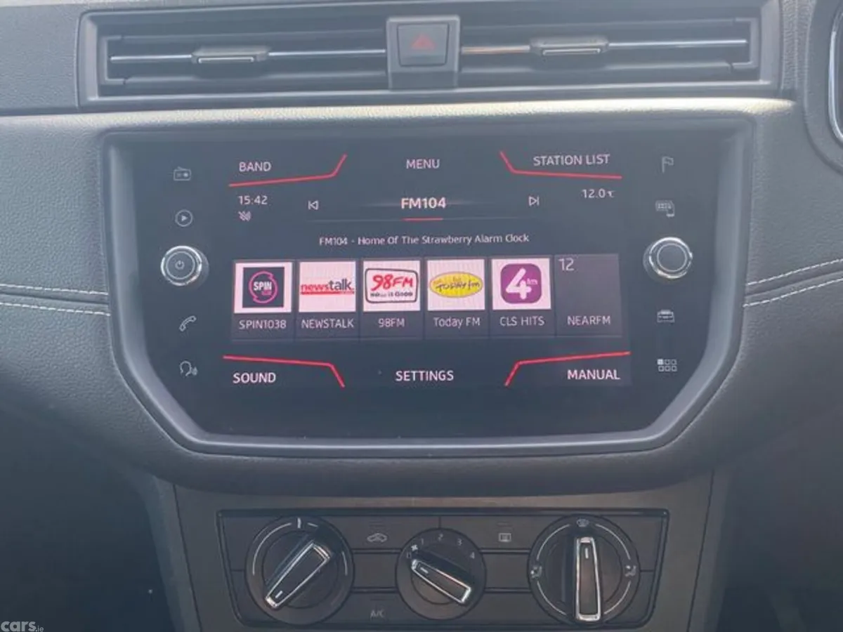 SEAT Arona Hatchback, Petrol, 2019, Red