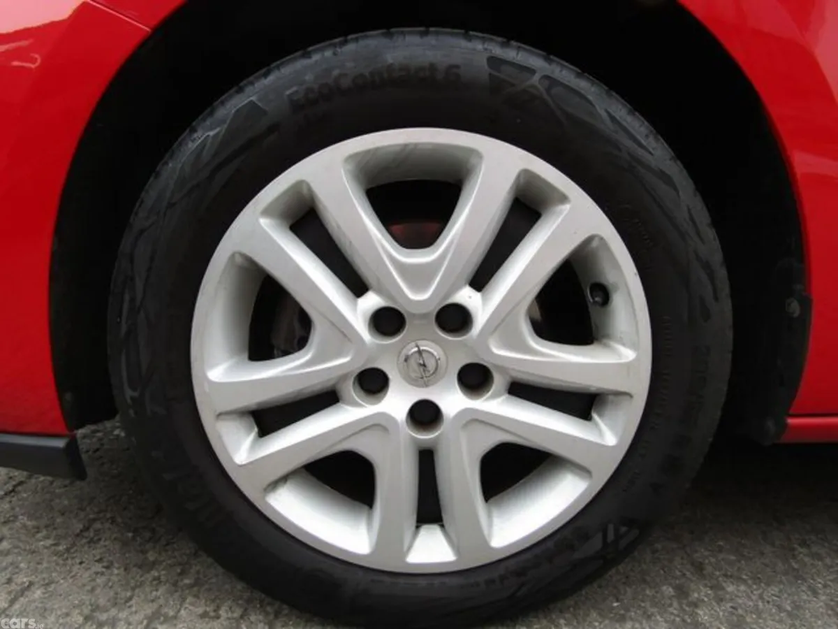 Opel Astra Hatchback, Petrol, 2017, Red