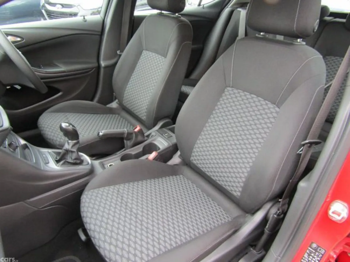 Opel Astra Hatchback, Petrol, 2017, Red