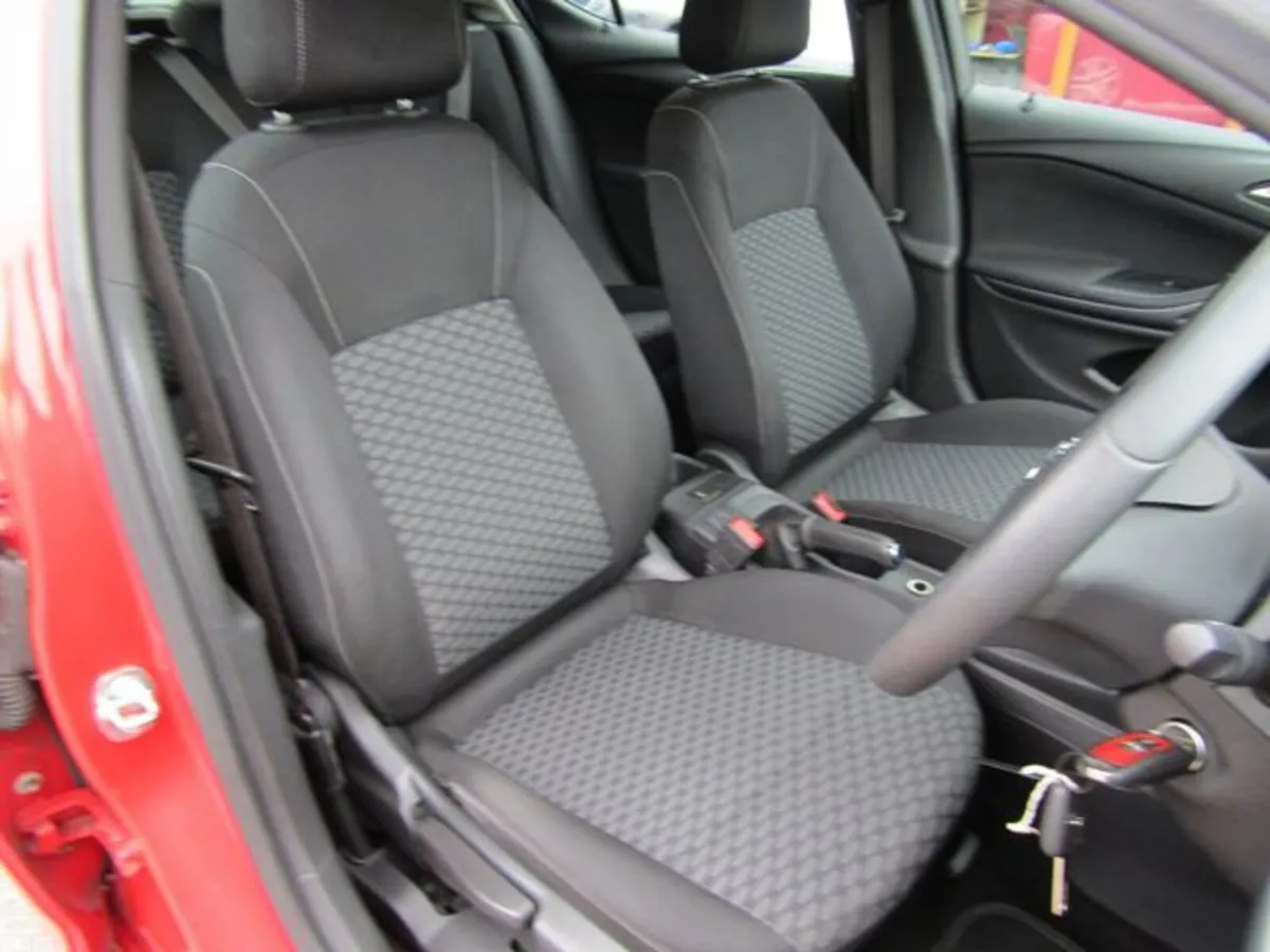 Opel Astra Hatchback, Petrol, 2017, Red
