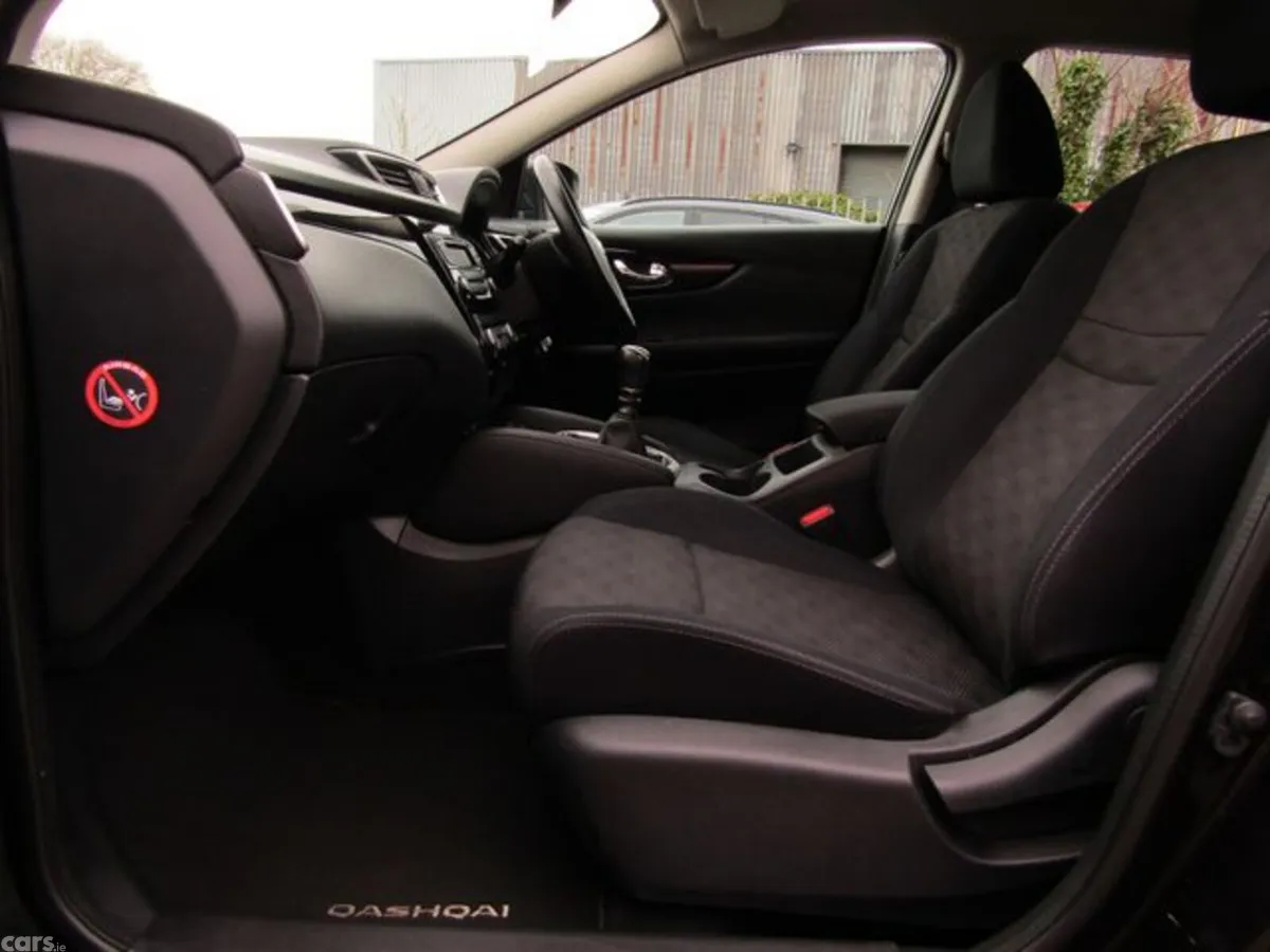 Nissan Qashqai Hatchback, Diesel, 2014, Black