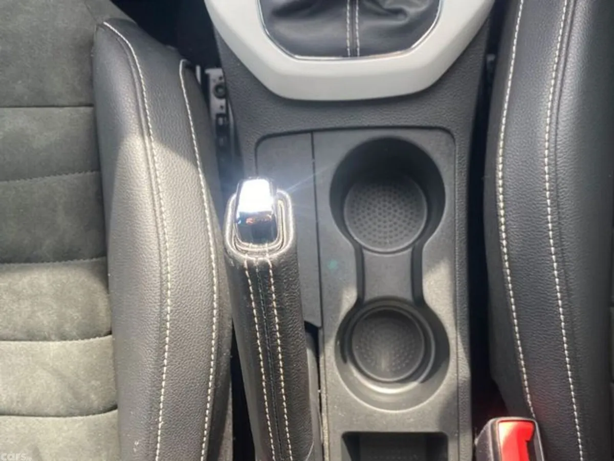 SEAT Arona Hatchback, Petrol, 2019, Red