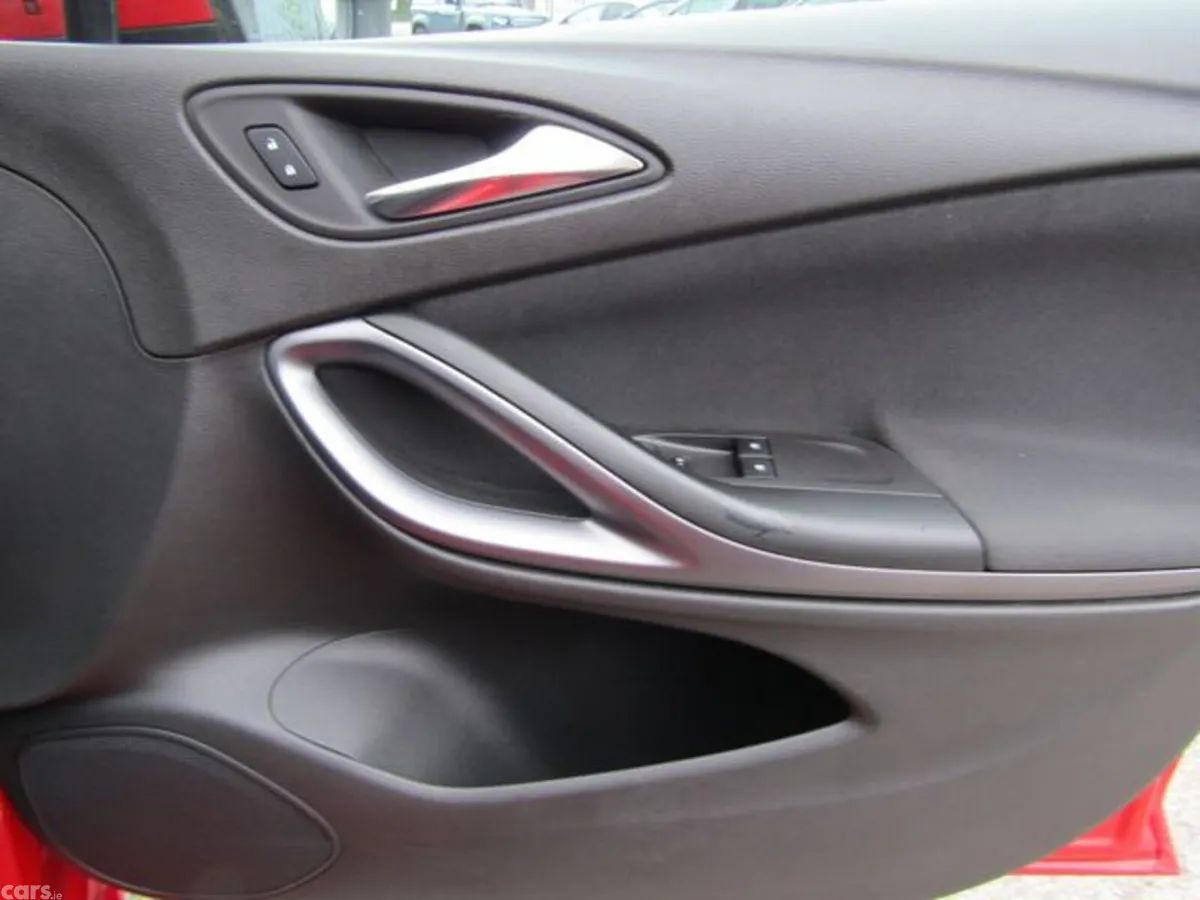 Opel Astra Hatchback, Petrol, 2017, Red