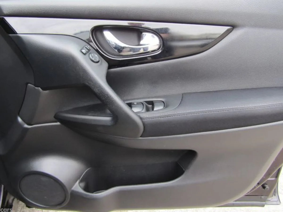 Nissan Qashqai Hatchback, Diesel, 2014, Black