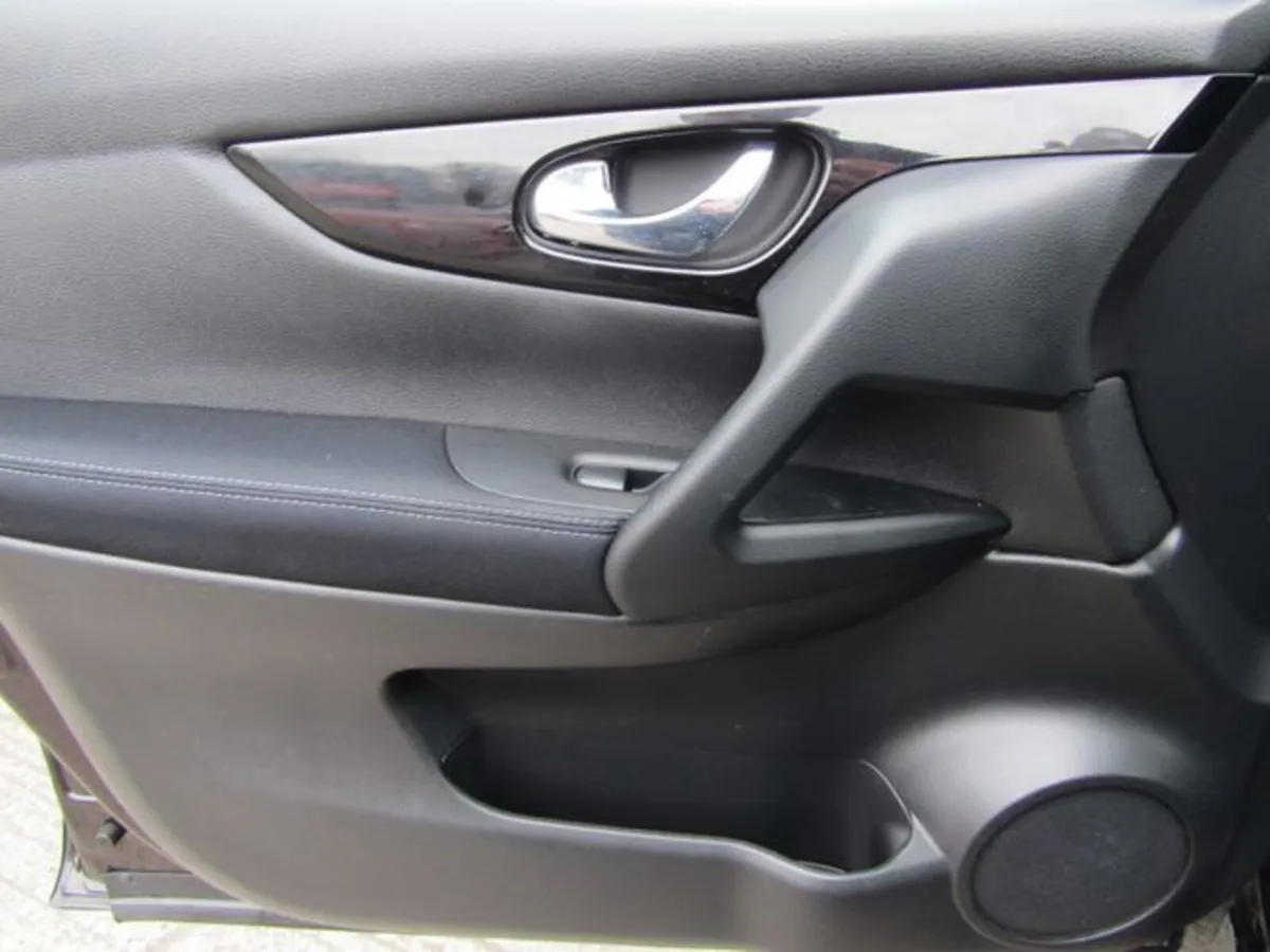 Nissan Qashqai Hatchback, Diesel, 2014, Black