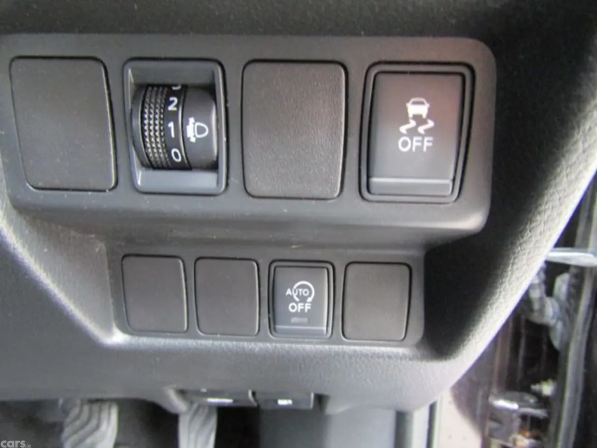 Nissan Qashqai Hatchback, Diesel, 2014, Black