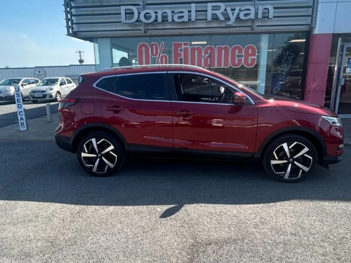 Nissan Qashqai SUV, Petrol, 2019, Red